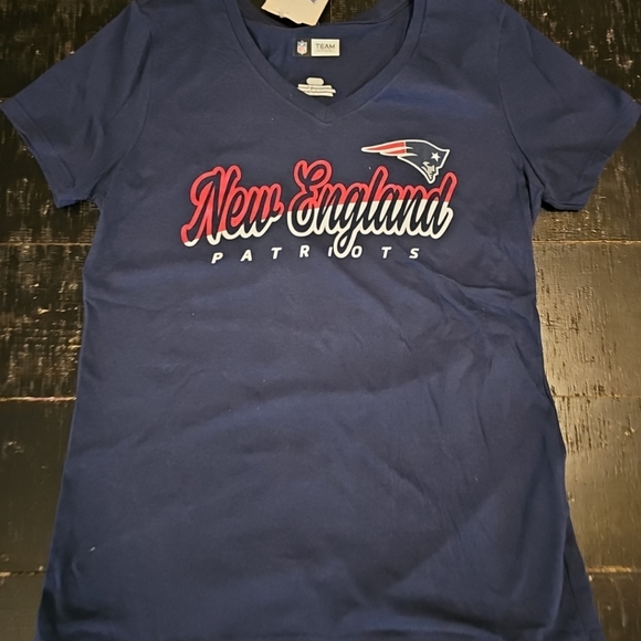NFL New England Patriots Short Sleeve V Neck T Shirt New With Tags Small and L - Picture 3 of 7